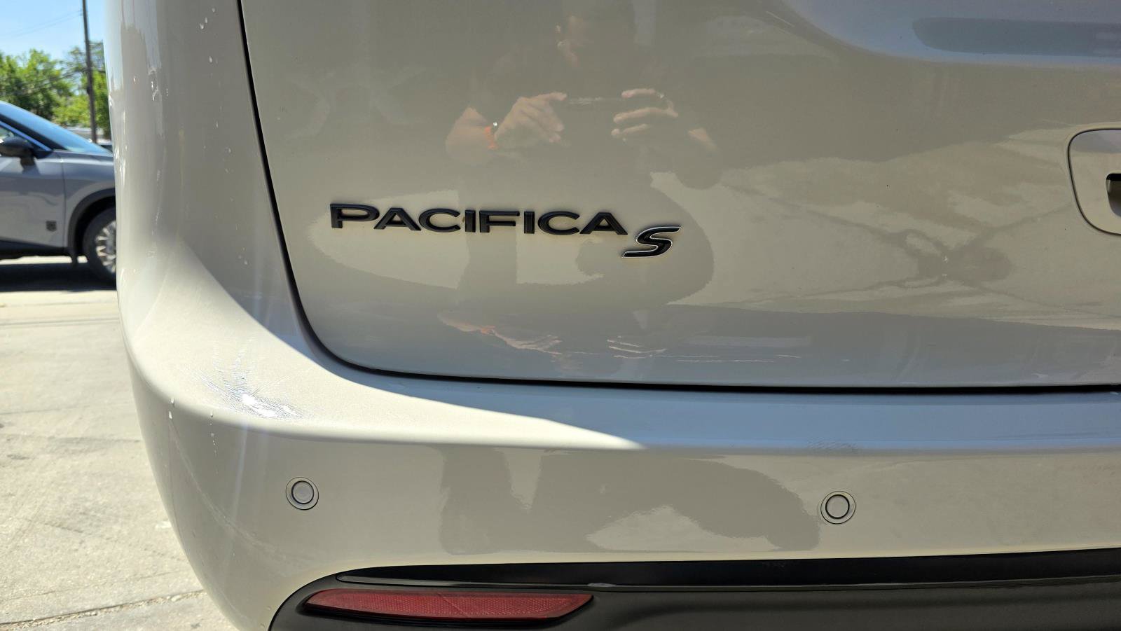 Used 2021 Chrysler Pacifica Touring-L w/ Uconnect Theater Family Group AWD/4WD image 5