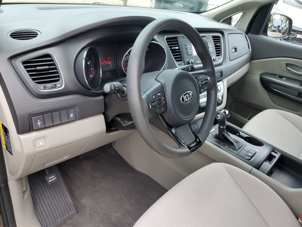 Used 2016 Kia Sedona LX image 17