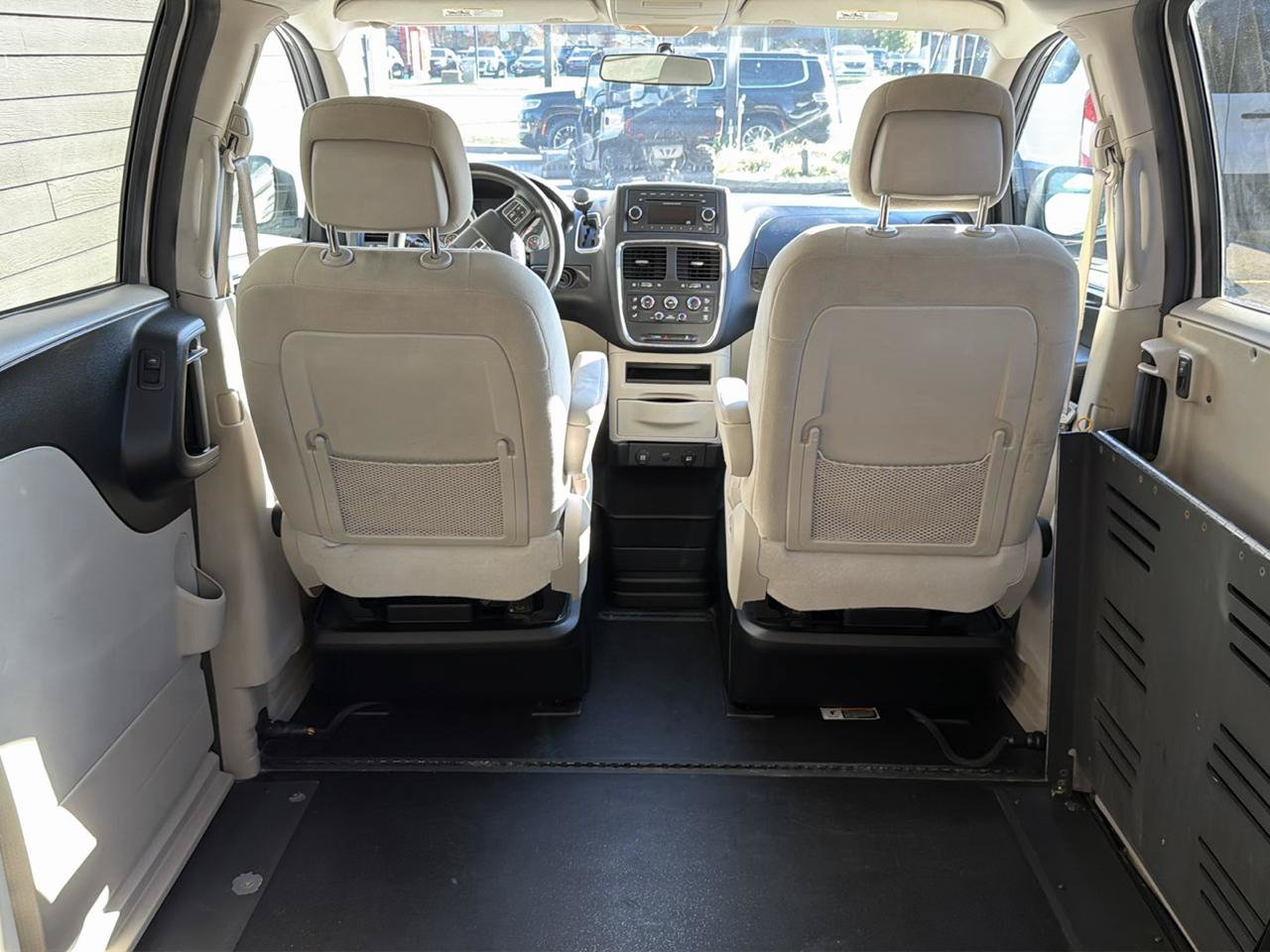 Used 2016 Dodge Grand Caravan SE w/ Quick Order Package 29E SE FWD image 17