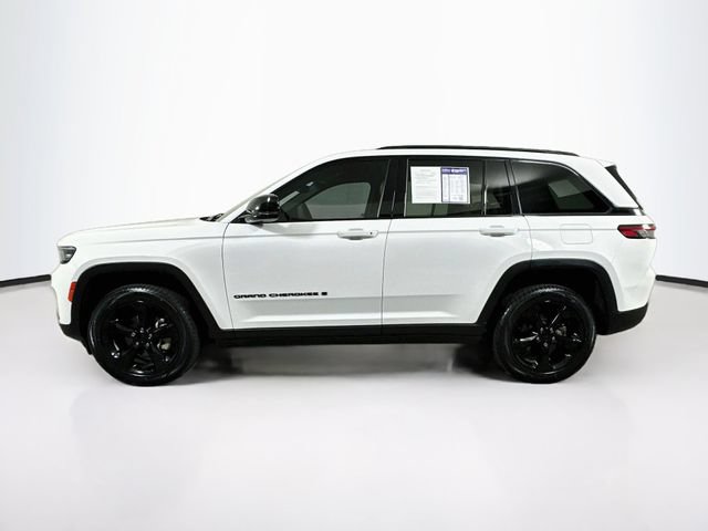 Used 2023 Jeep Grand Cherokee Limited w/ Black Appearance Package AWD/4WD image 5