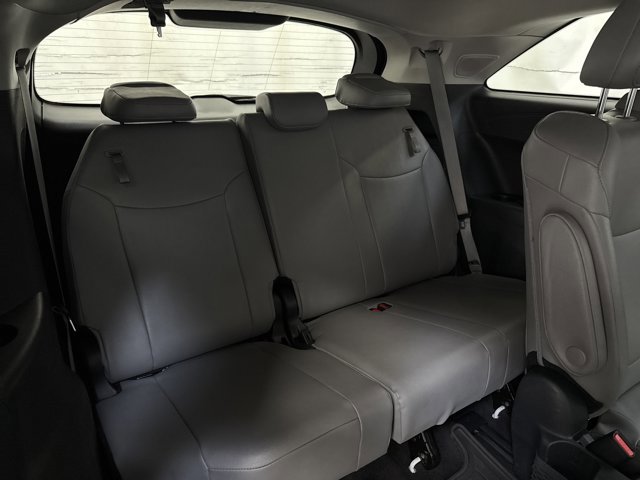 Used 2025 Toyota Sienna XLE w/ XLE Plus Package image 34