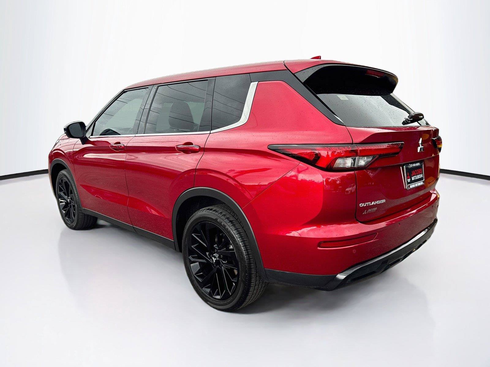 Used 2023 Mitsubishi Outlander SE Black Edition AWD/4WD image 3