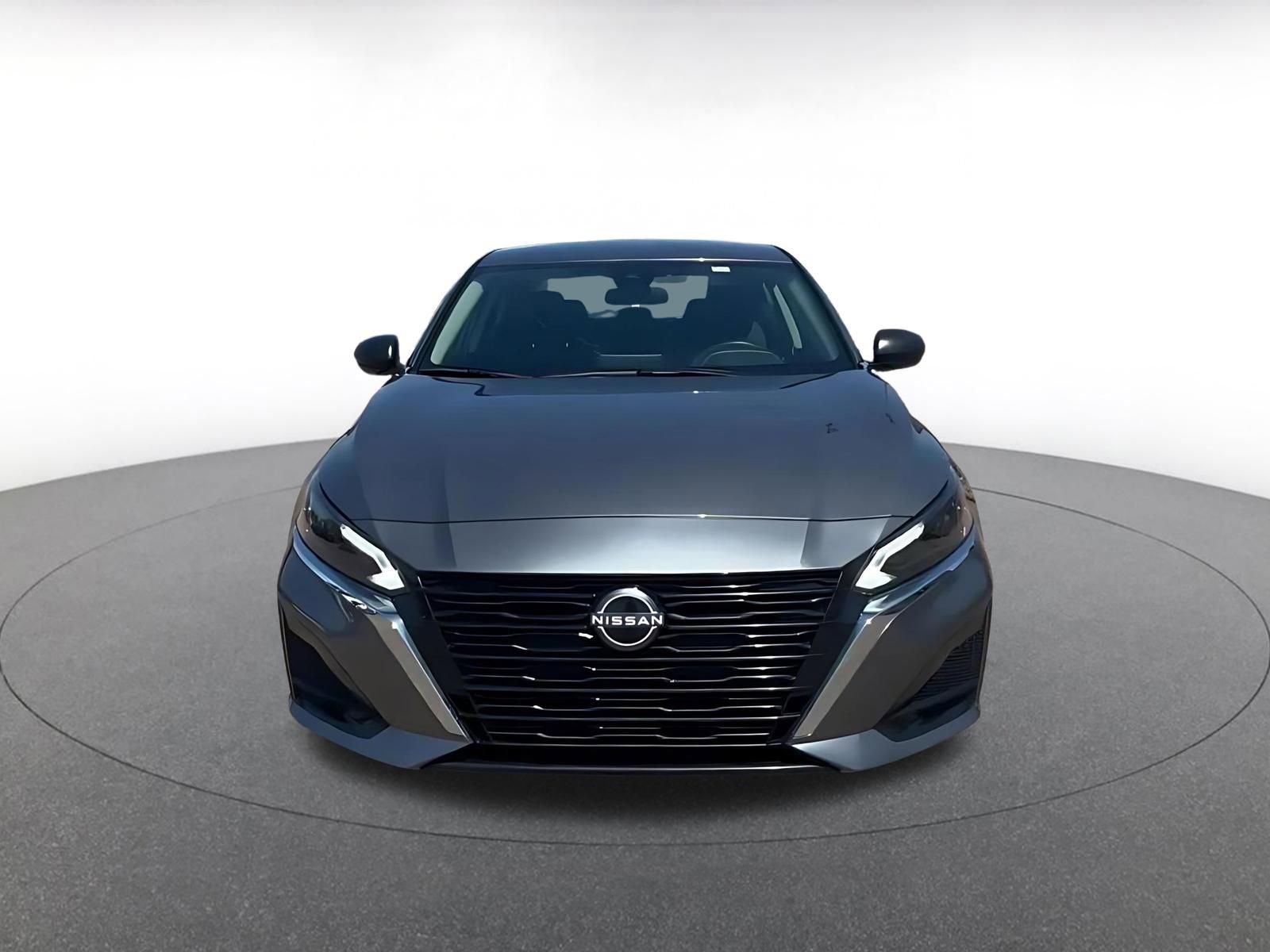 Used 2025 Nissan Altima 2.5 SV FWD image 3