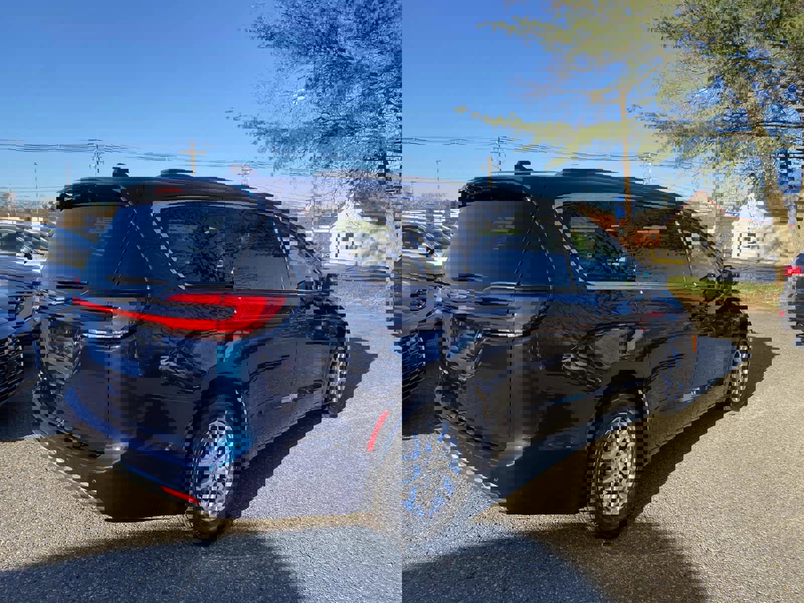 Certified 2022 Chrysler Pacifica Touring-L image 3