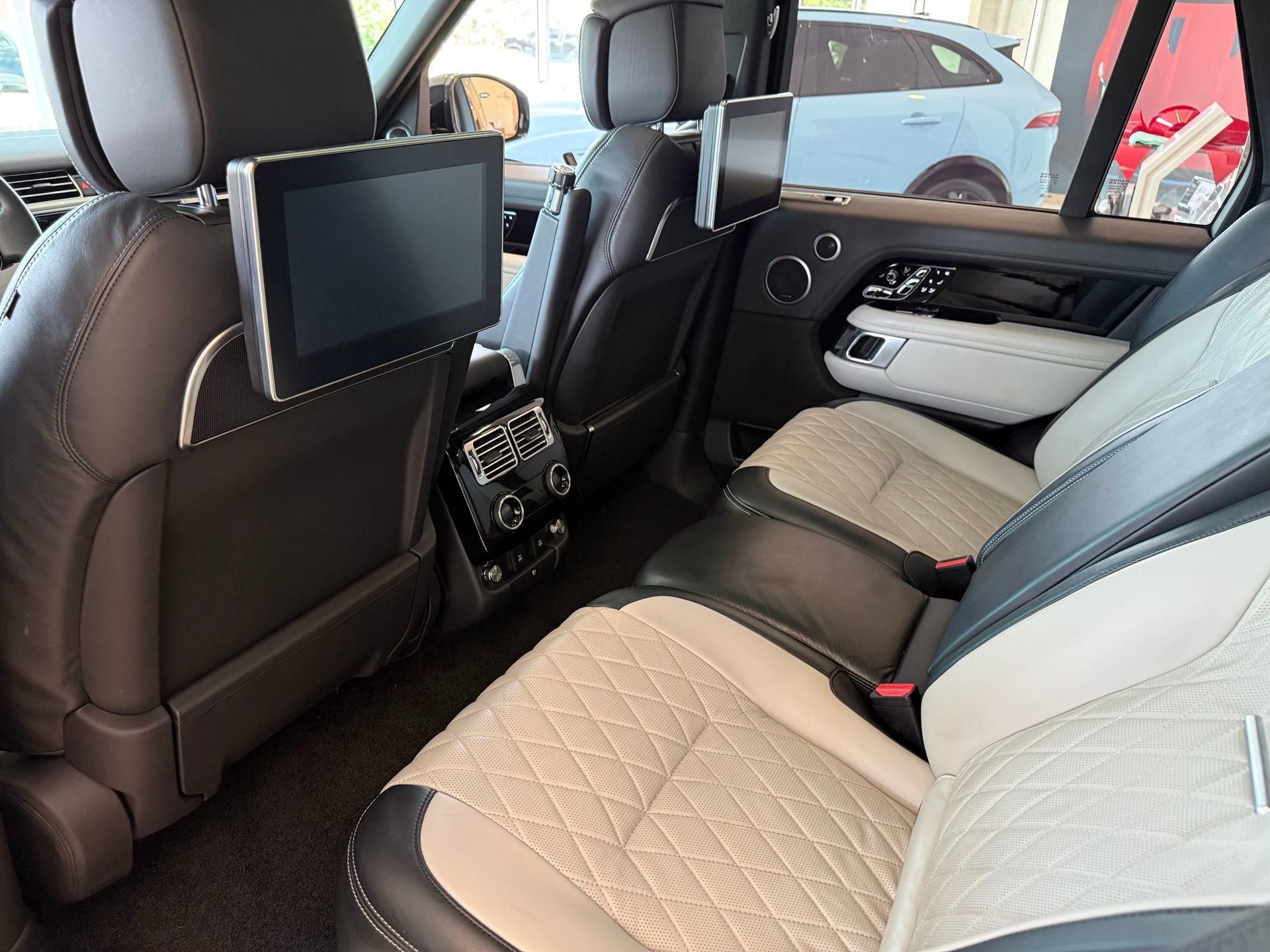 Used 2018 Land Rover Range Rover SV Autobiography Dynamic AWD/4WD image 27