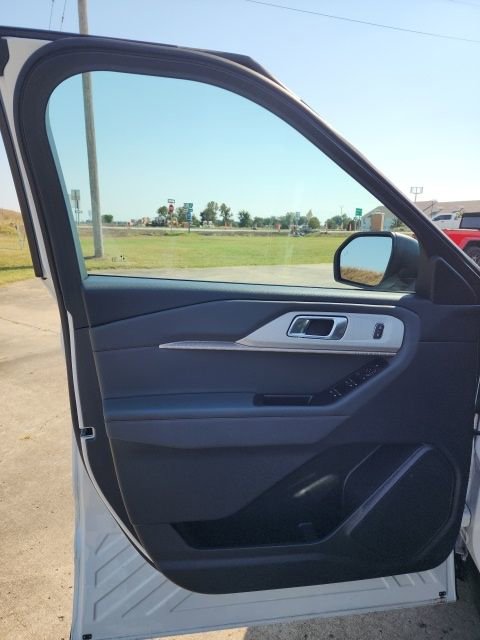 Used 2025 Ford Explorer Active image 17