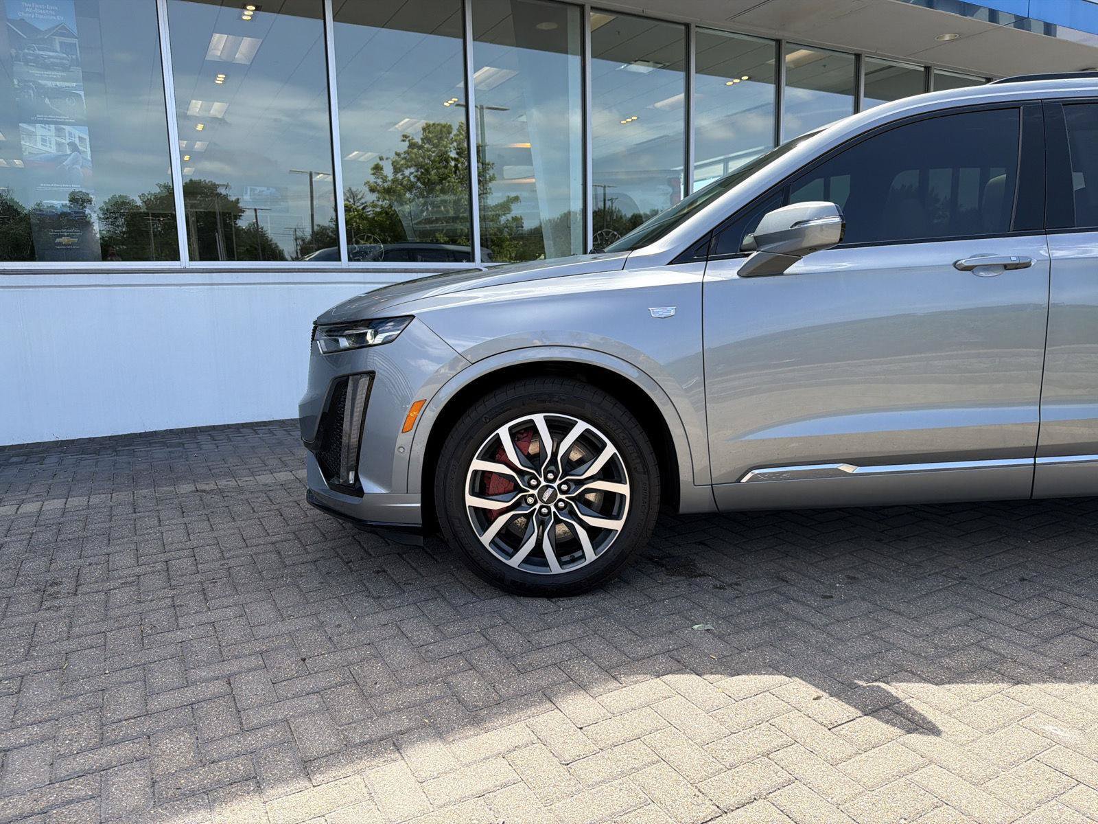 Used 2024 Cadillac XT6 Sport w/ Technology Package AWD/4WD image 9