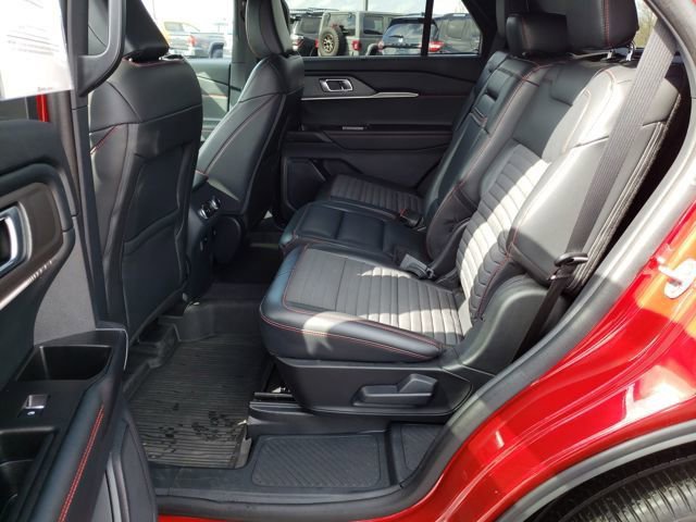 Used 2025 Ford Explorer ST-Line w/ Premium Package image 29