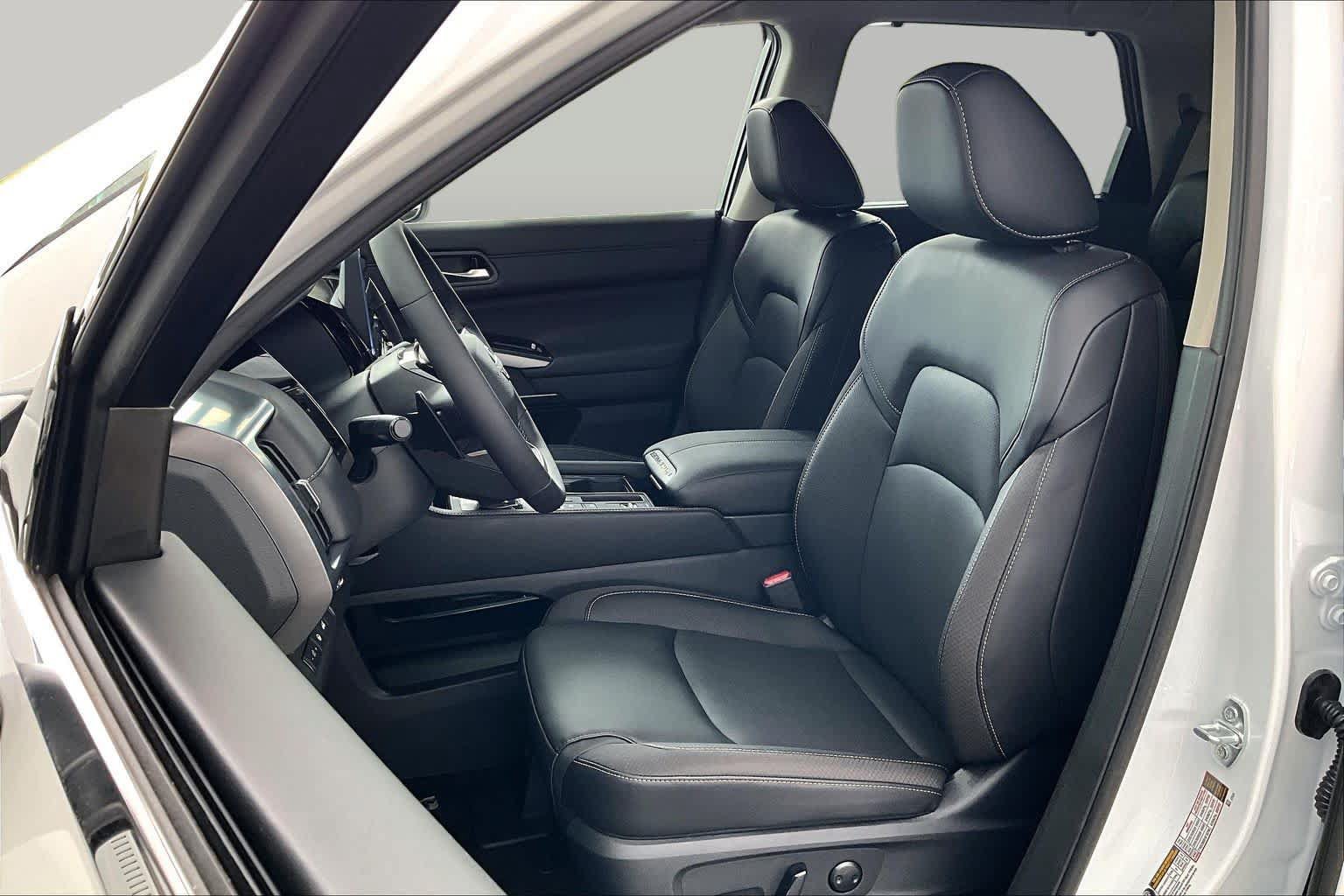 New 2026 Nissan Pathfinder SL FWD image 15
