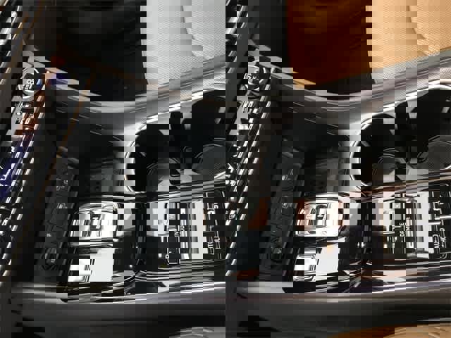 Used 2021 Hyundai Sonata Limited w/ Preferred Accessory Package image 15