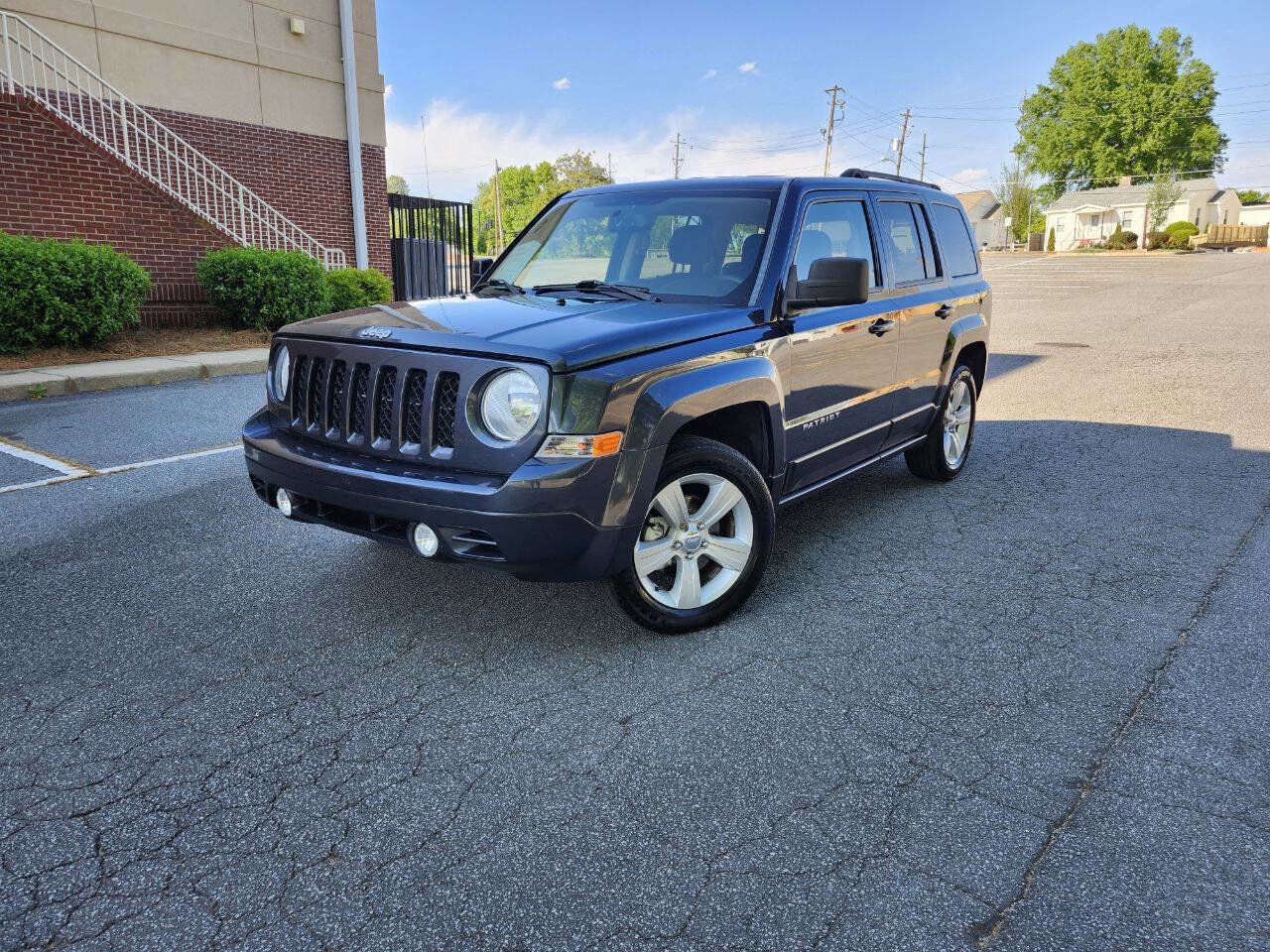 Used 2015 Jeep Patriot Latitude w/ Trailer Tow Prep Group FWD image 4