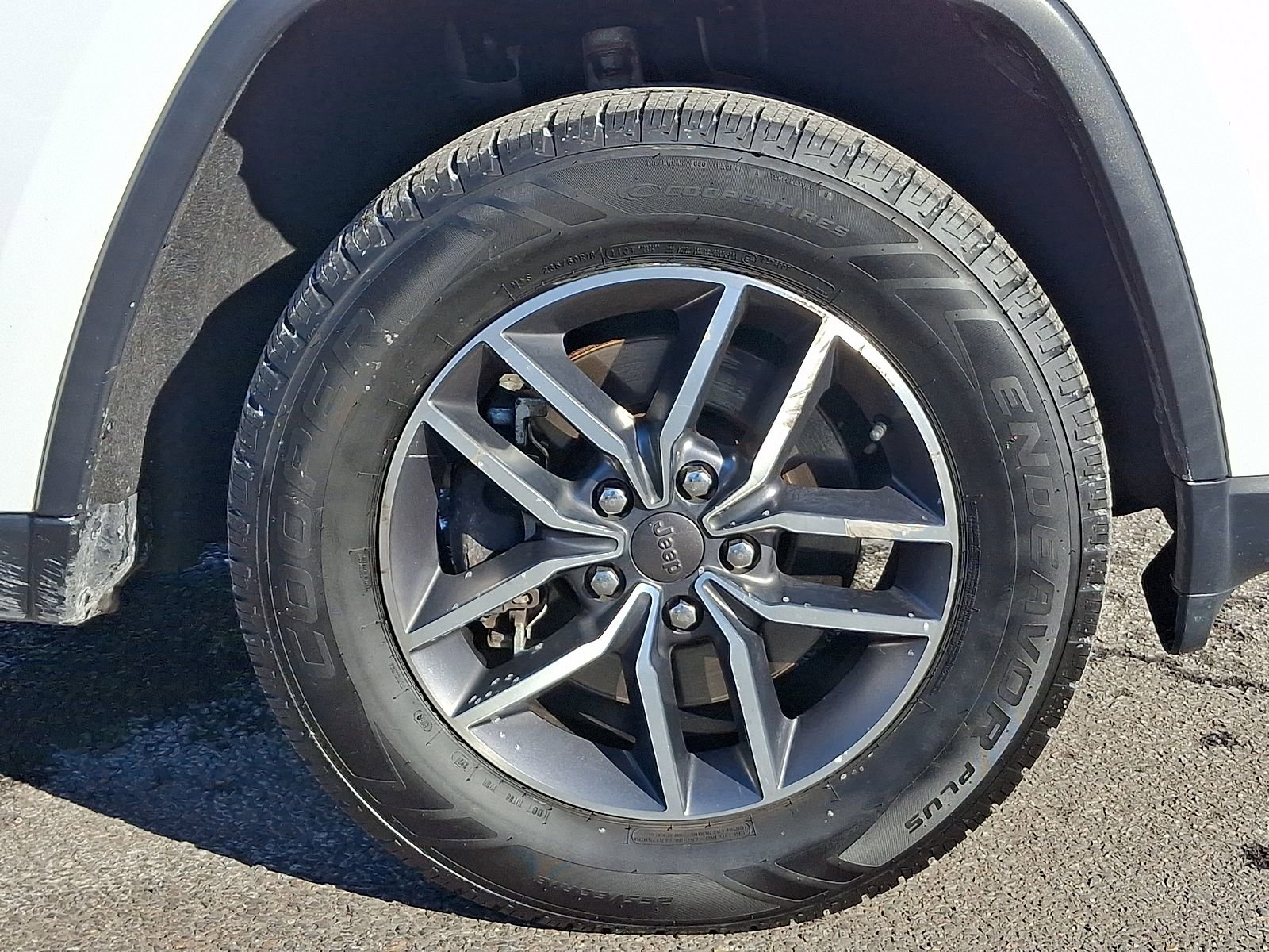 Used 2021 Jeep Grand Cherokee Limited w/ Luxury Group II image 9