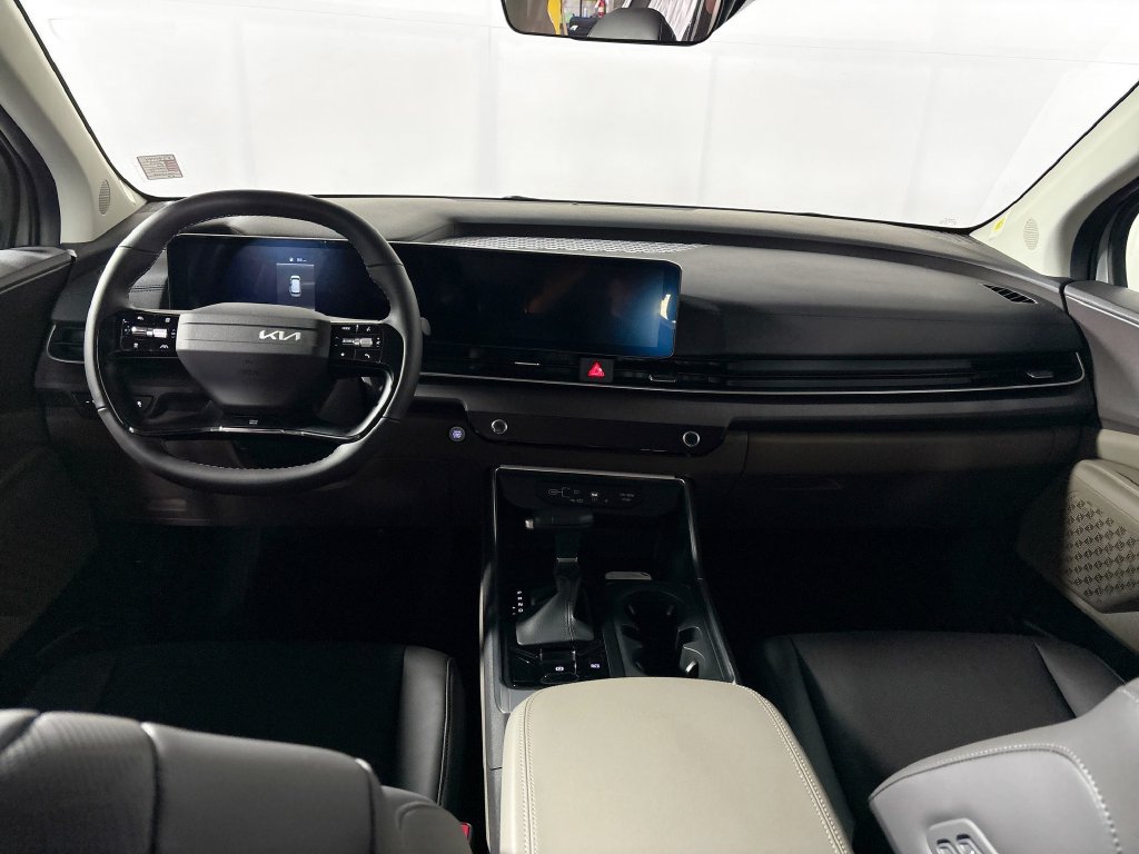 New 2027 Kia Carnival EX FWD image 12