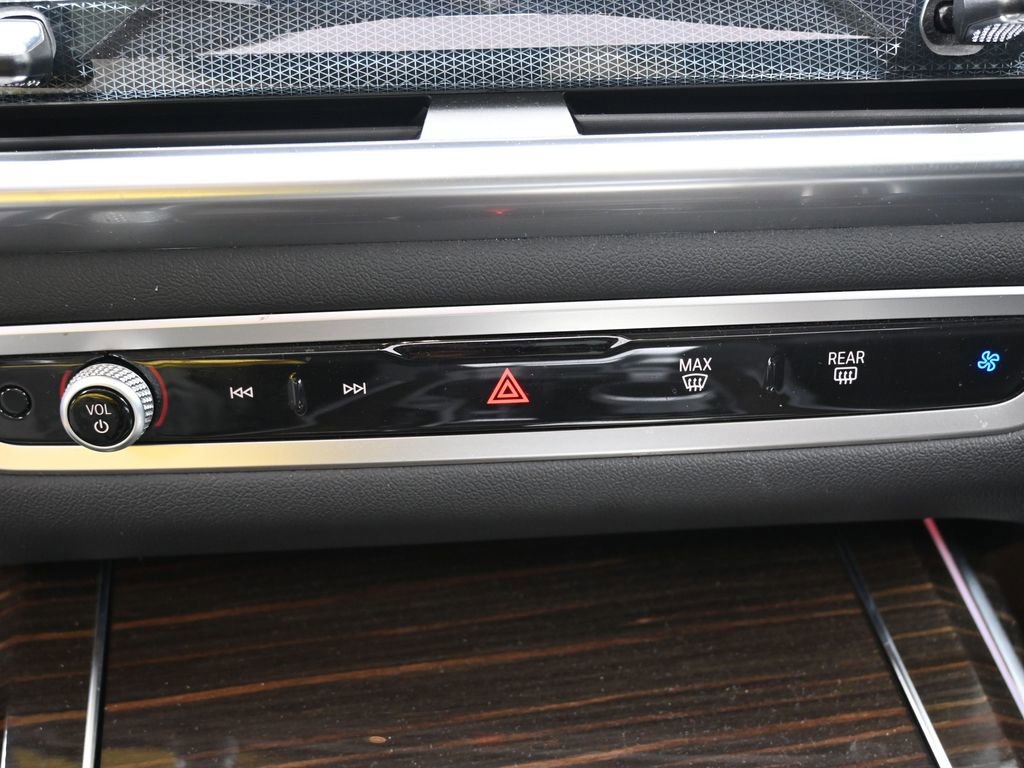 Used 2025 BMW X7 xDrive40i AWD/4WD image 28