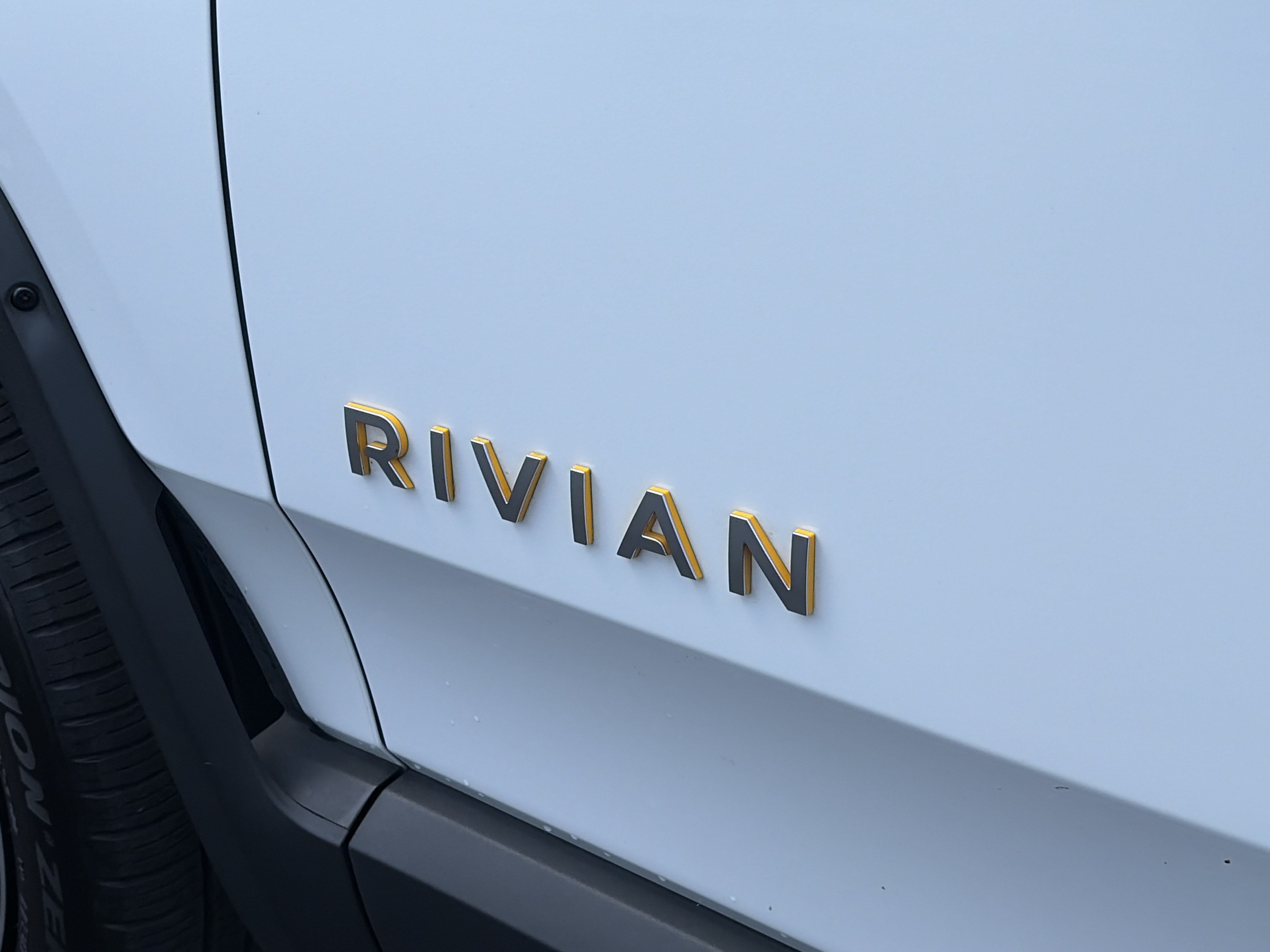 Used 2022 Rivian R1S Launch Edition AWD/4WD image 9