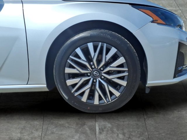 Used 2023 Nissan Altima 2.5 SV FWD image 9