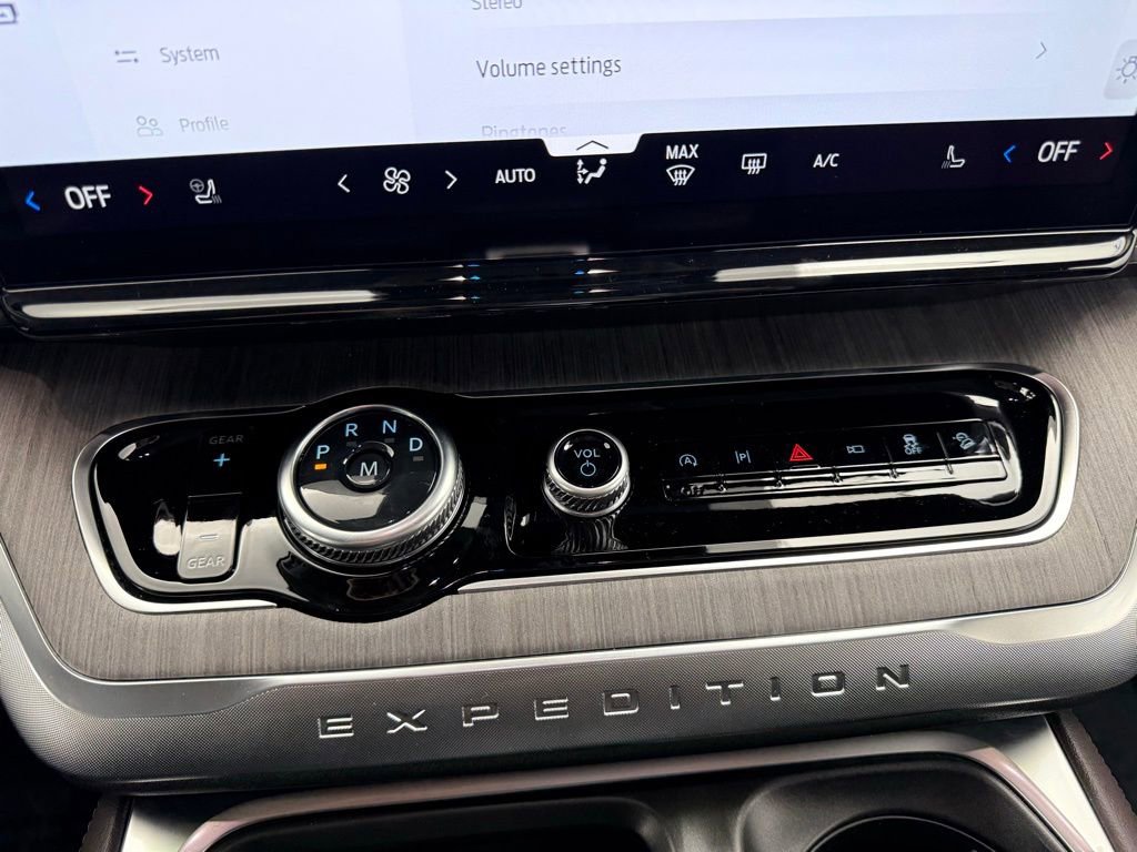 New 2026 Ford Expedition Max Platinum image 32