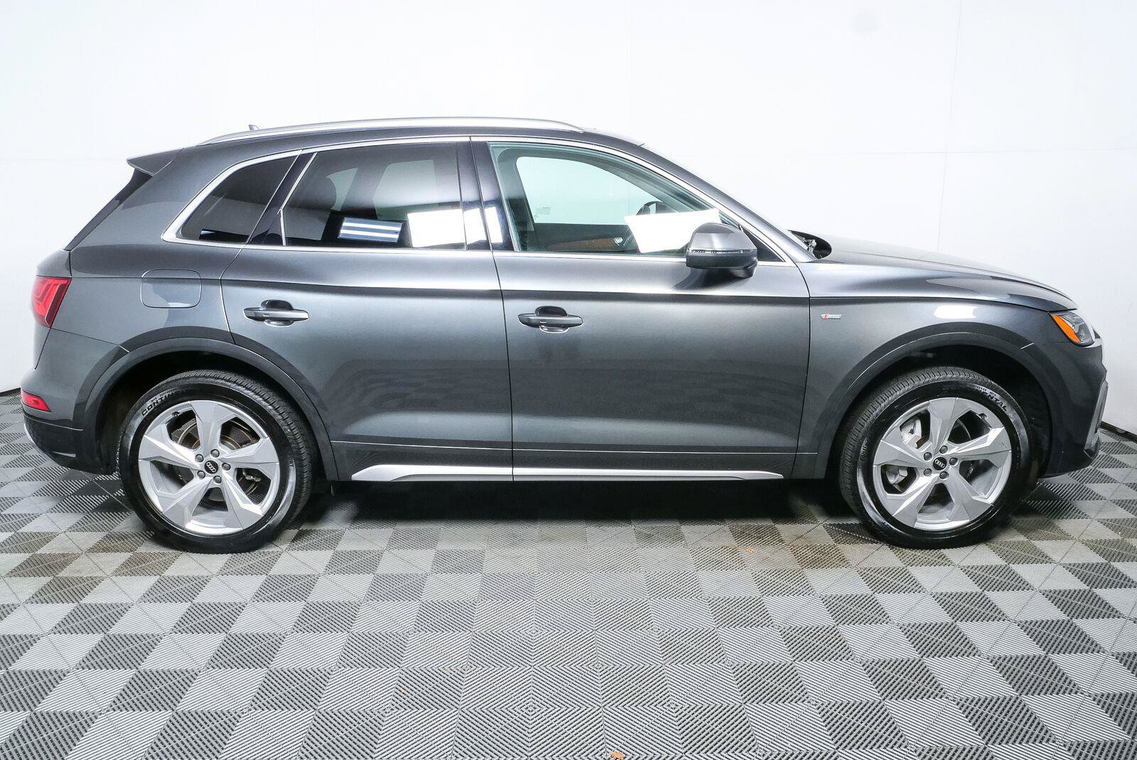 Used 2023 Audi Q5 2.0T Premium Plus AWD/4WD image 2