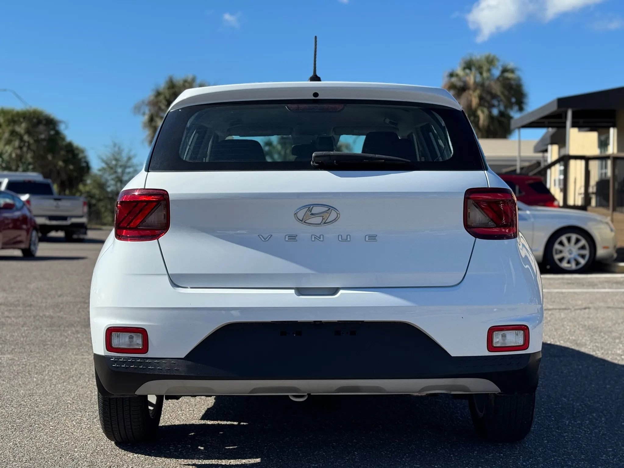 Used 2023 Hyundai Venue SE image 6