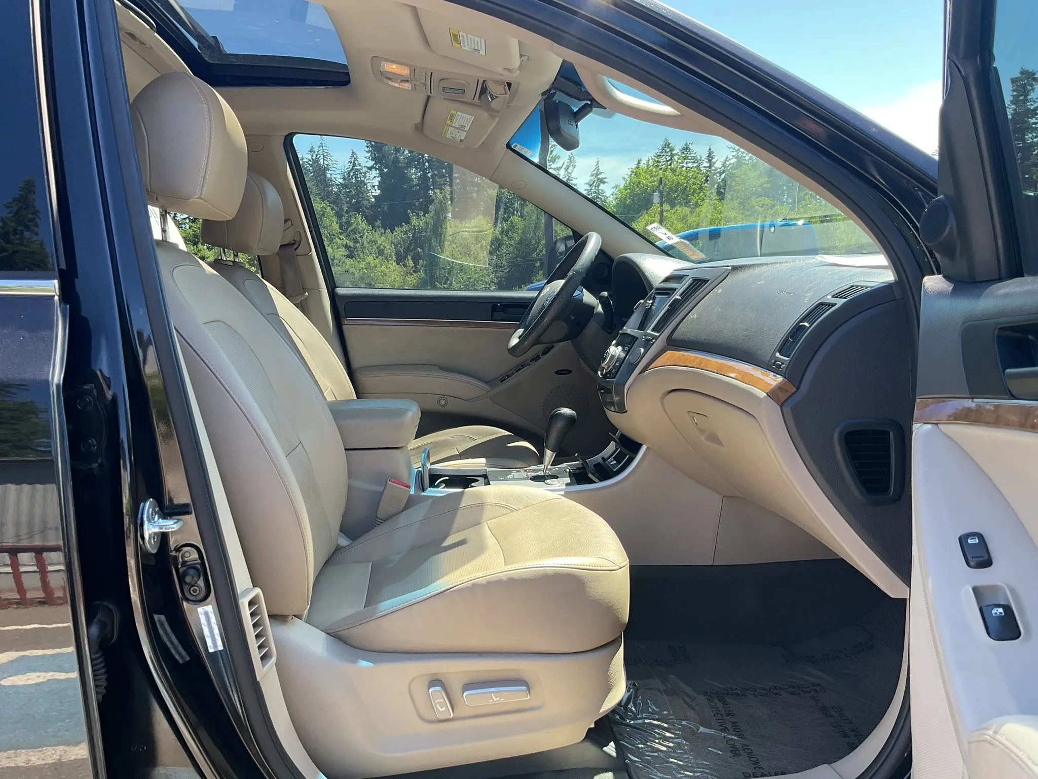 Used 2012 Hyundai Veracruz Limited FWD image 16