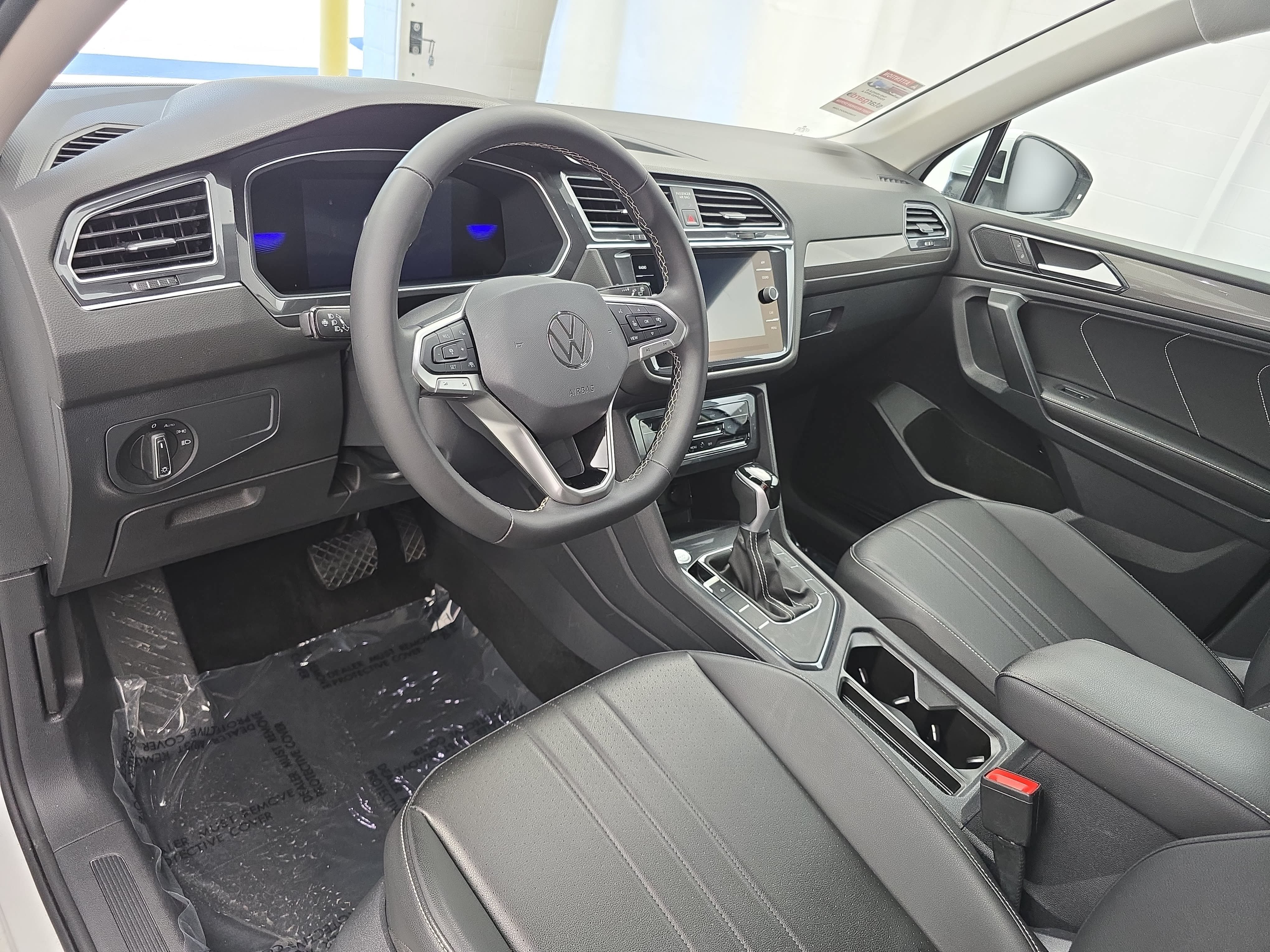 Used 2023 Volkswagen Tiguan SE FWD image 16