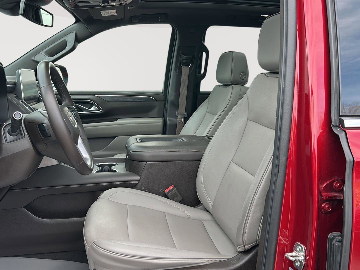 Used 2023 GMC Yukon XL SLT image 9