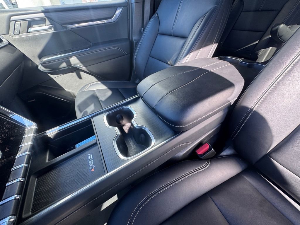 Used 2024 GMC Acadia Elevation image 23