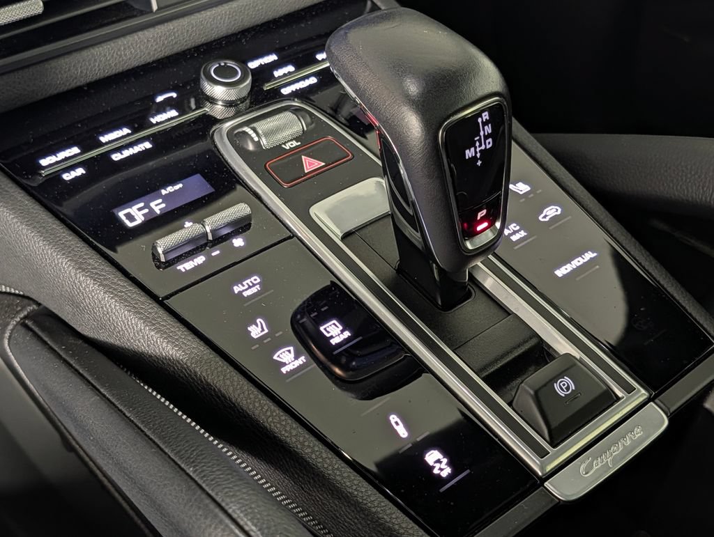 Certified 2023 Porsche Cayenne Platinum Edition AWD/4WD image 32