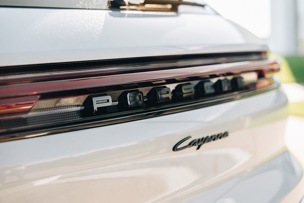 Used 2024 Porsche Cayenne w/ Premium Package image 14