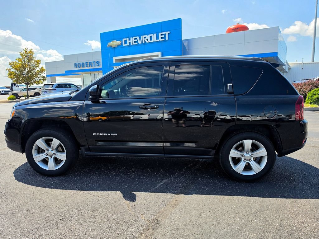 Used 2017 Jeep Compass Latitude AWD/4WD image 3
