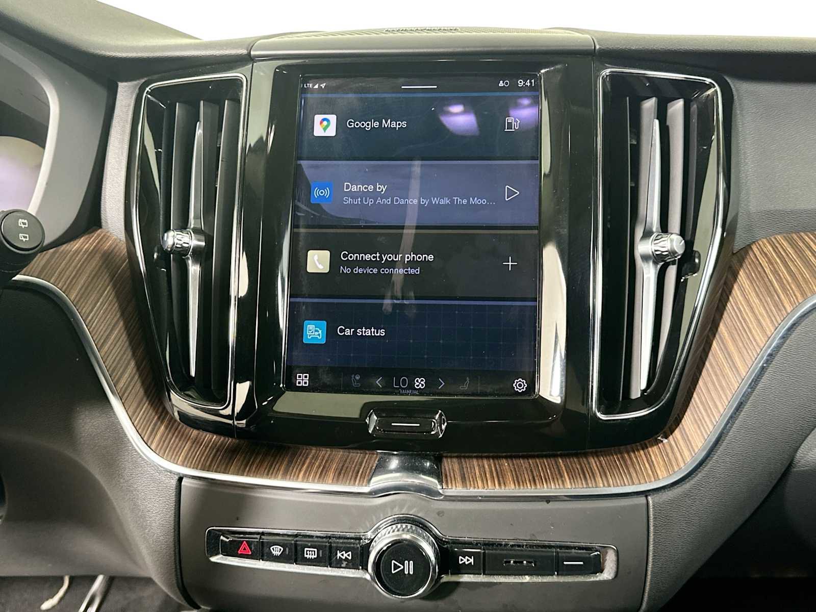 Used 2022 Volvo XC60 B5 Momentum w/ Advanced Package image 13