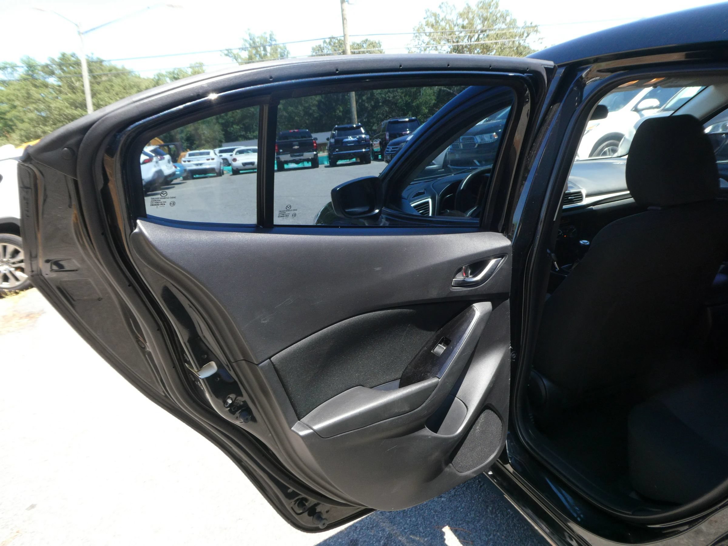 Used 2017 MAZDA MAZDA3 Sport FWD image 26