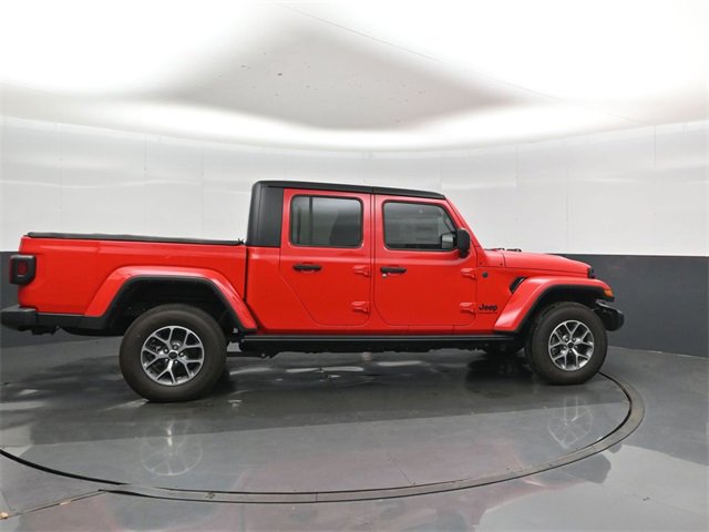 Used 2024 Jeep Gladiator Sport image 7