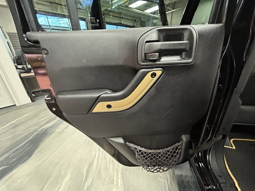 Used 2014 Jeep Wrangler Unlimited Sahara image 42