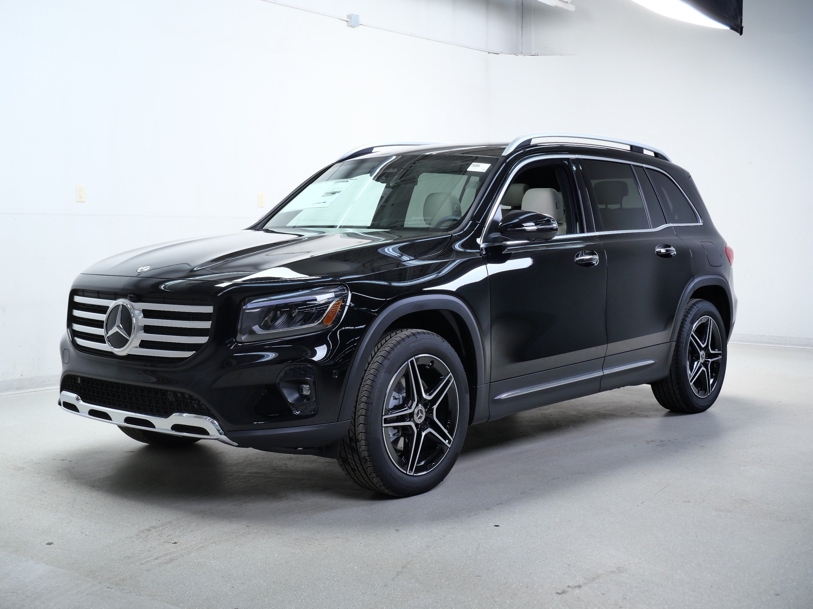 New 2026 Mercedes-Benz GLB 250 4MATIC image 4