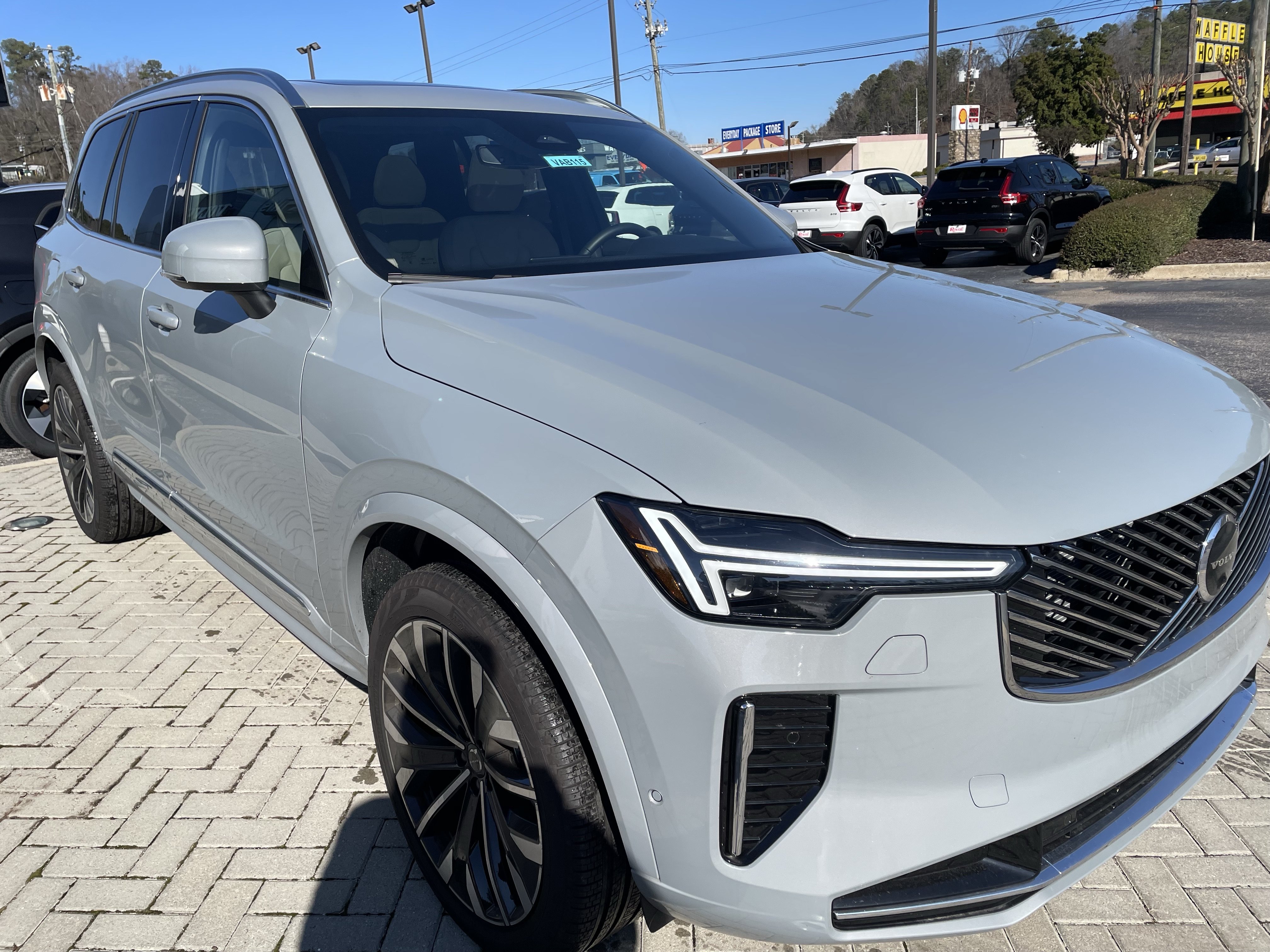 New 2026 Volvo XC90 B6 Plus w/ Protection Package Premier AWD/4WD image 3