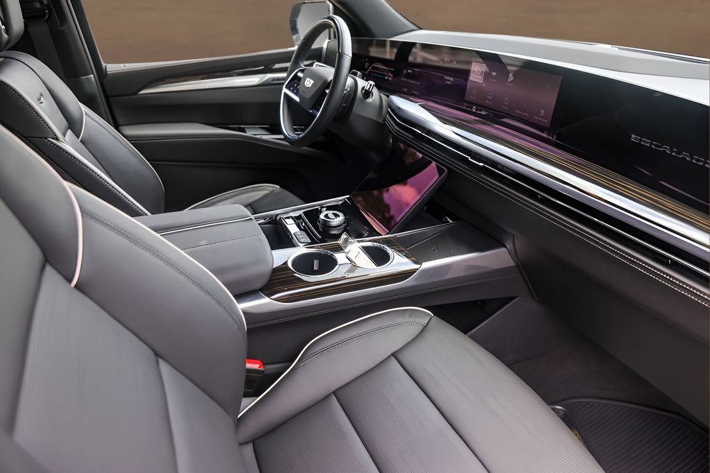 Certified 2025 Cadillac Escalade Premium Luxury AWD/4WD image 30