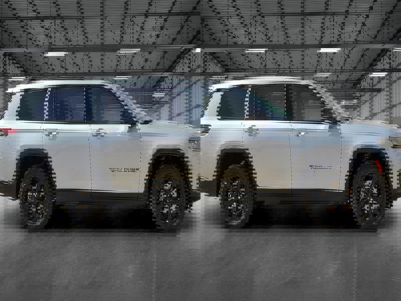 New 2025 Jeep Grand Cherokee L Limited w/ Black Appearance Package image 5