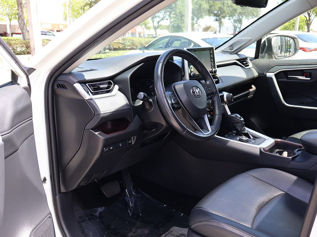 Used 2019 Toyota RAV4 Limited w/ Advanced Technology Package AWD/4WD image 25