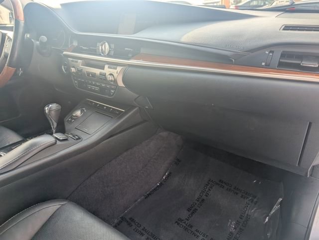 Used 2013 Lexus ES 300h w/ Luxury Pkg FWD image 22