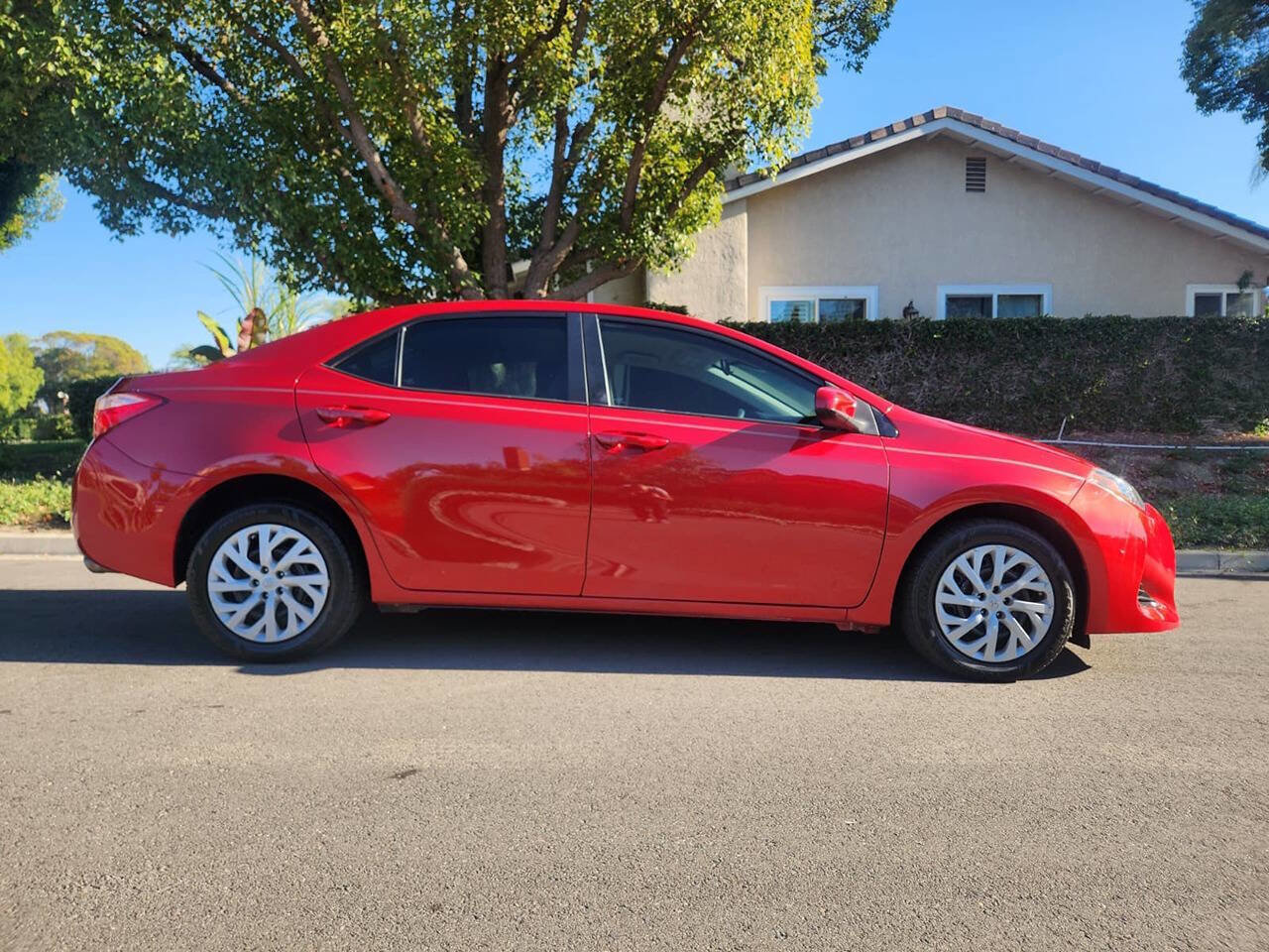 Used 2018 Toyota Corolla LE image 11