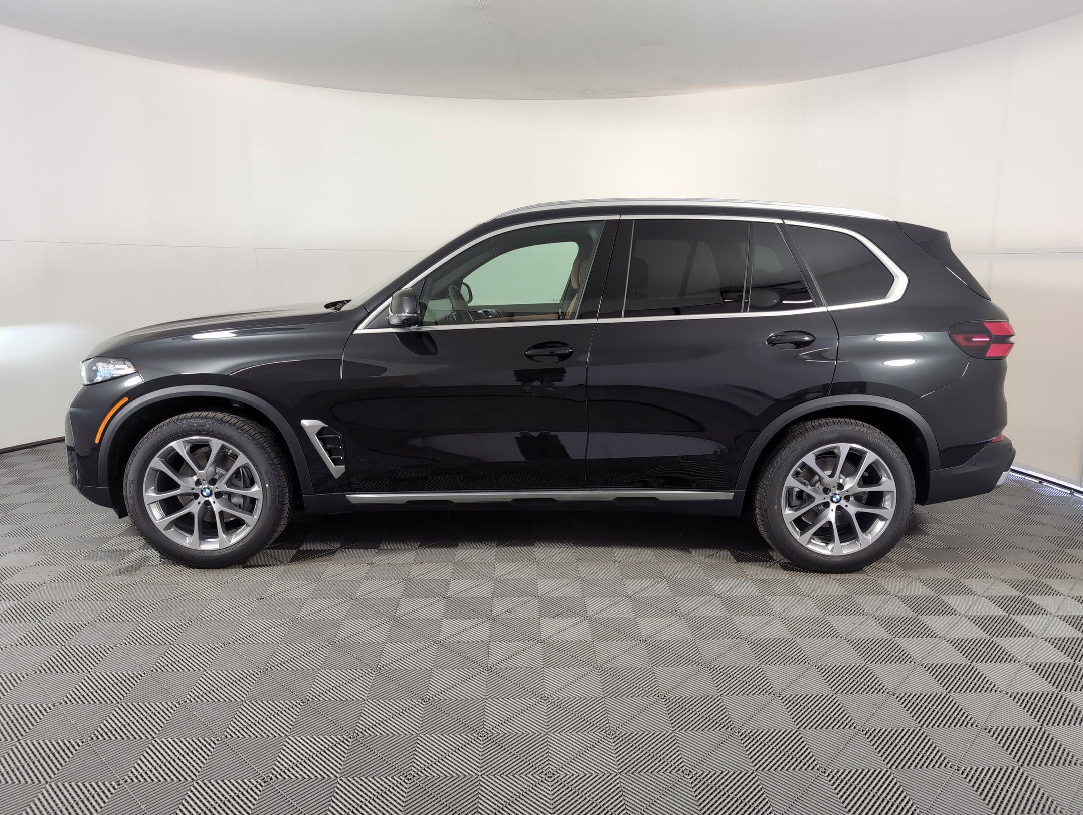 Used 2026 BMW X5 sDrive40i image 2