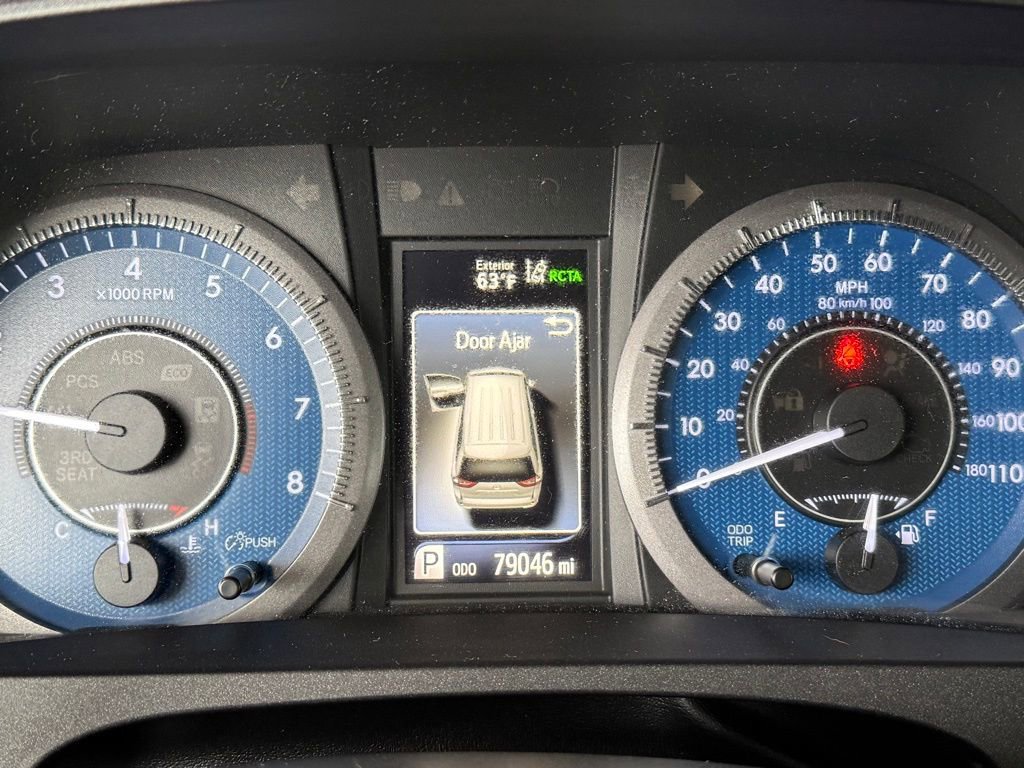 Used 2018 Toyota Sienna Limited Premium w/ Carpet Mat Package image 26