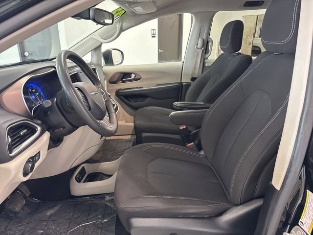 Used 2023 Chrysler Voyager LX image 15