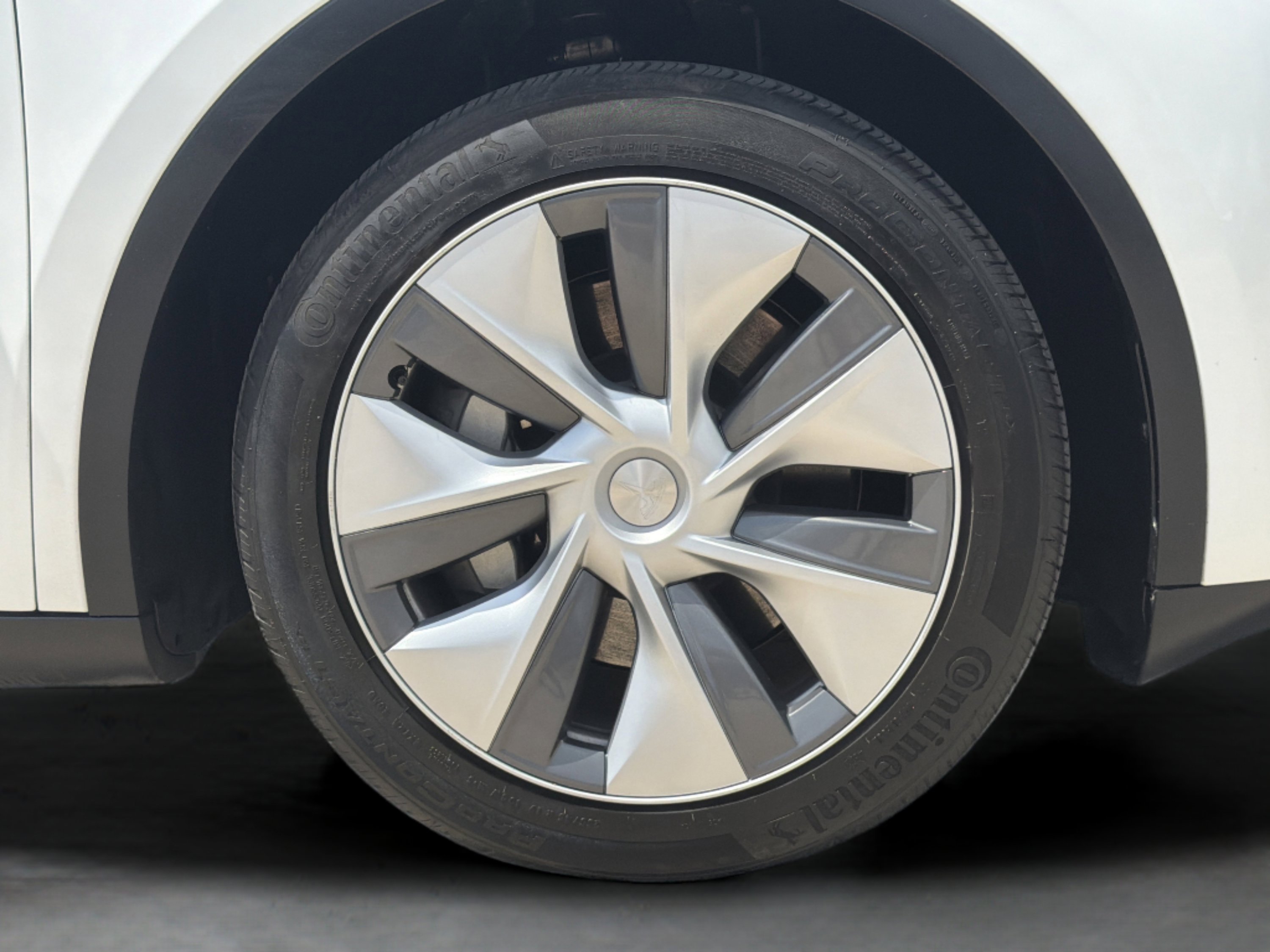 Used 2023 Tesla Model Y Long Range AWD/4WD image 9