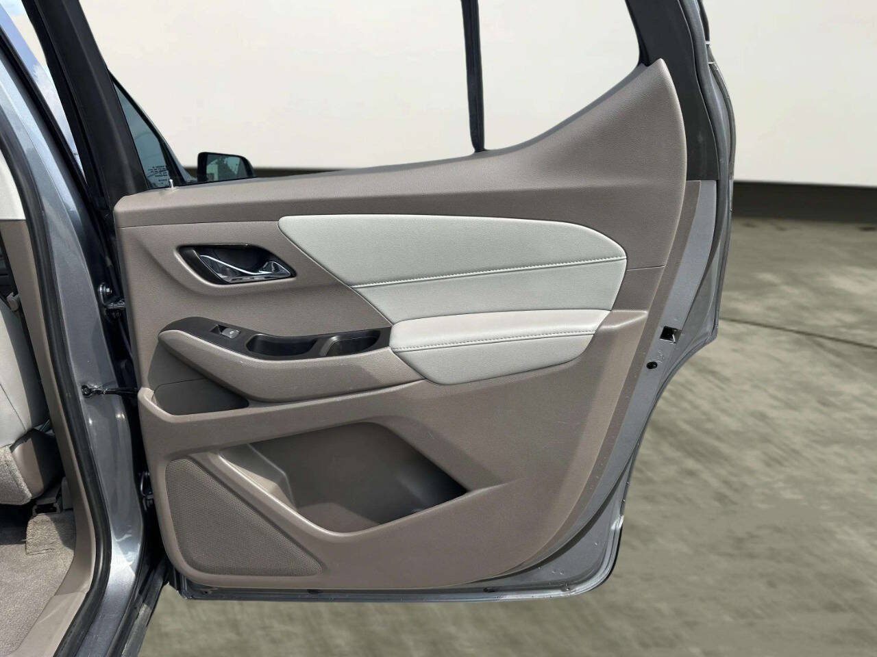 Used 2019 Chevrolet Traverse LT w/ LT Premium Package FWD image 17