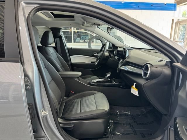 New 2026 Chevrolet Trax LT w/ Sunroof Package FWD image 15