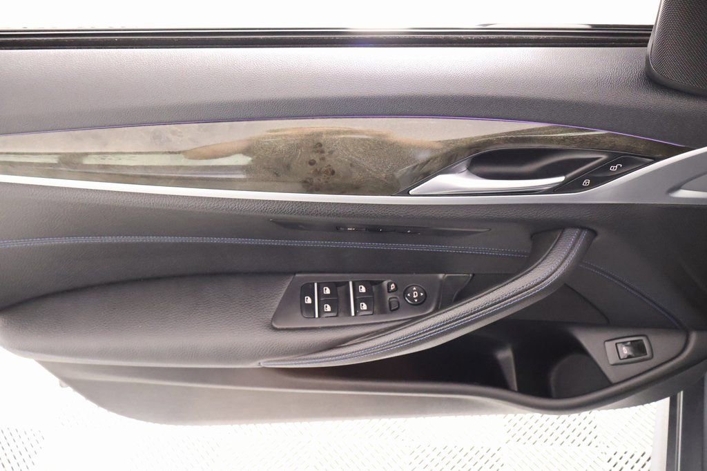 Used 2019 BMW 530i xDrive w/ M Sport Package AWD/4WD image 17