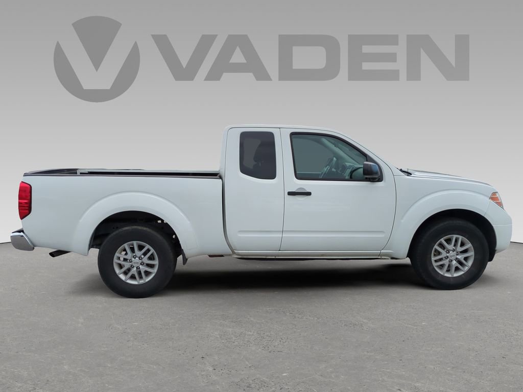 Used 2019 Nissan Frontier SV image 2