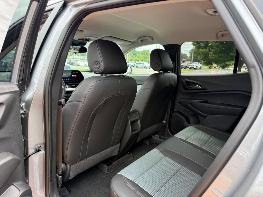 New 2026 Chevrolet Trax LT w/ Midnight Edition FWD image 12